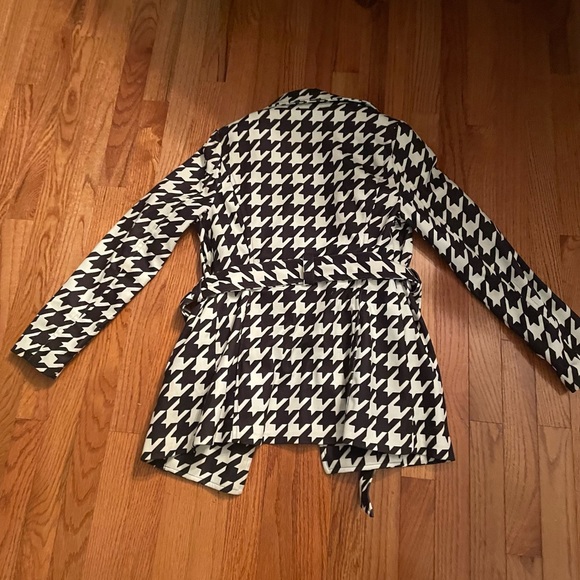 Women’s Houndstooth coat, size small - Picture 2 of 8